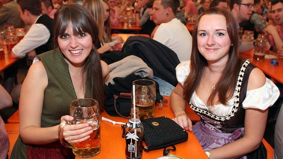 Die Fr&uuml;hjahrsdult 2017 in Landshut neigt sich dem Ende entgegen. Grund genug, noch einmal richtig in den Bierzelten zu feiern - abgerundet vom traditionellen Feuerwerk.