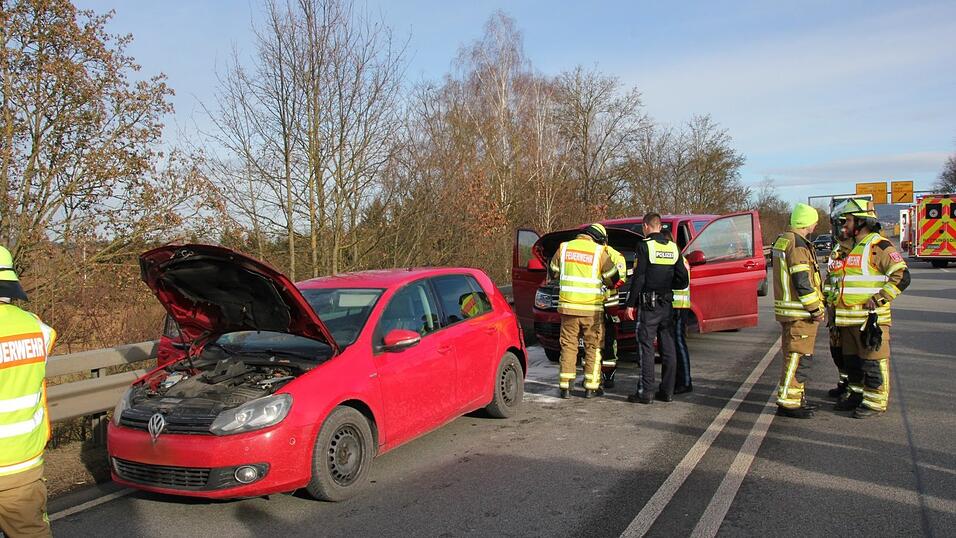 Auf der B20 bei Cham ist es am Freitagnachmittag zu einem Unfall gekommen. 