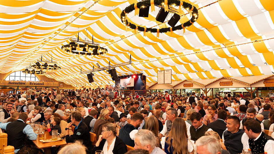 Die Partybilder vom Montag, 19. August, aus dem Festzelt Nothaft. Die Partybilder vom Montag, 19. August, aus dem Festzelt Nothaft.