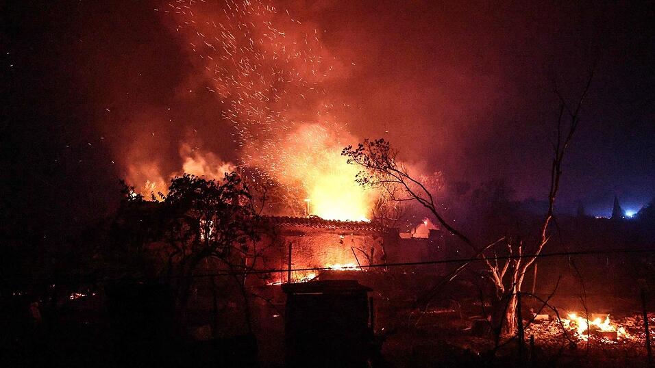 Bei einem Waldbrand in S&uuml;dfrankreich sind 30 bis 40 H&auml;user durch die Flammen zerst&ouml;rt oder besch&auml;digt worden.