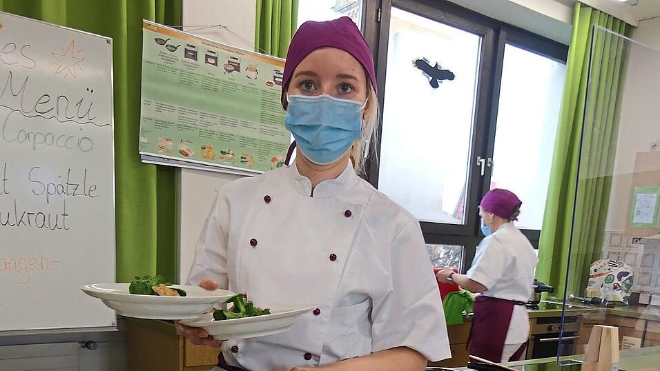 In der Küche herrscht an Weihnachten Hochbetrieb - wie man es gut hinkriegt, lernen die Hauswirtschafter an der Landwirtschaftsschule. In der Küche herrscht an Weihnachten Hochbetrieb - wie man es gut hinkriegt, lernen die Hauswirtschafter an der Landwirtschaftsschule.