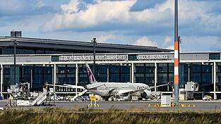 Der Flughafen Berlin hat Verbindungen nach Toulouse, Turin und Belfast verloren. (Archivbild) Der Flughafen Berlin hat Verbindungen nach Toulouse, Turin und Belfast verloren. (Archivbild)