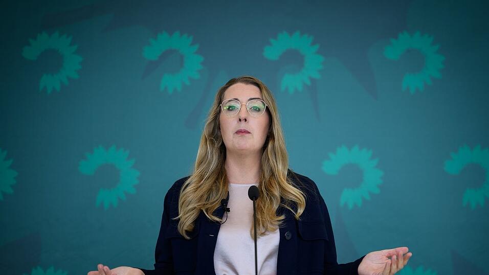 Grüne wollen Absetzung der Verabschiedung am Freitag. Grüne wollen Absetzung der Verabschiedung am Freitag.