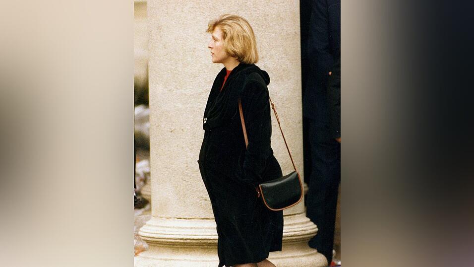 In den fr&uuml;hen 1970er-Jahren lebte Mercury jahrelang mit der Londonerin Mary Austin zusammen. Die beiden teilten sich eine Wohnung im Stadtteil West Kensington. Am 27. November 1991 ist sie bei der Beerdigung des Rockstars im Krematorium von West London anwesend und trauert um ihren ehemaligen Verlobten.