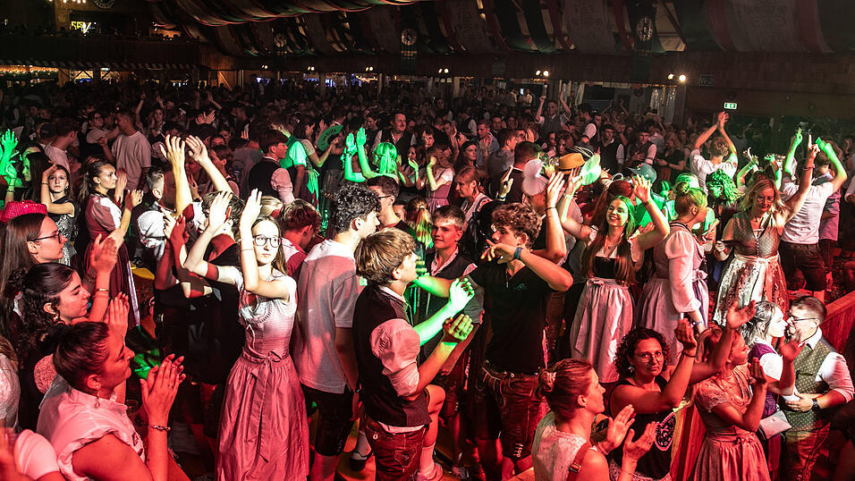 Die Partybilder vom Freitag, 15. August, aus dem Festzelt Weckmann. Die Partybilder vom Freitag, 15. August, aus dem Festzelt Weckmann.