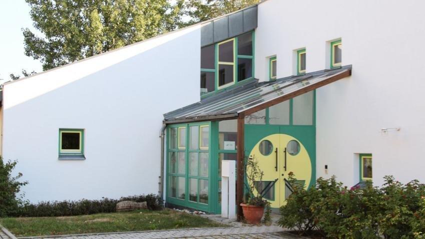 Der Altenmarkter Kindergarten bekommt eine Rundumerneuerung. Bauträger der Maßnahme ist offiziell die Pfarrei Sankt Jakob. Der Altenmarkter Kindergarten bekommt eine Rundumerneuerung. Bauträger der Maßnahme ist offiziell die Pfarrei Sankt Jakob.