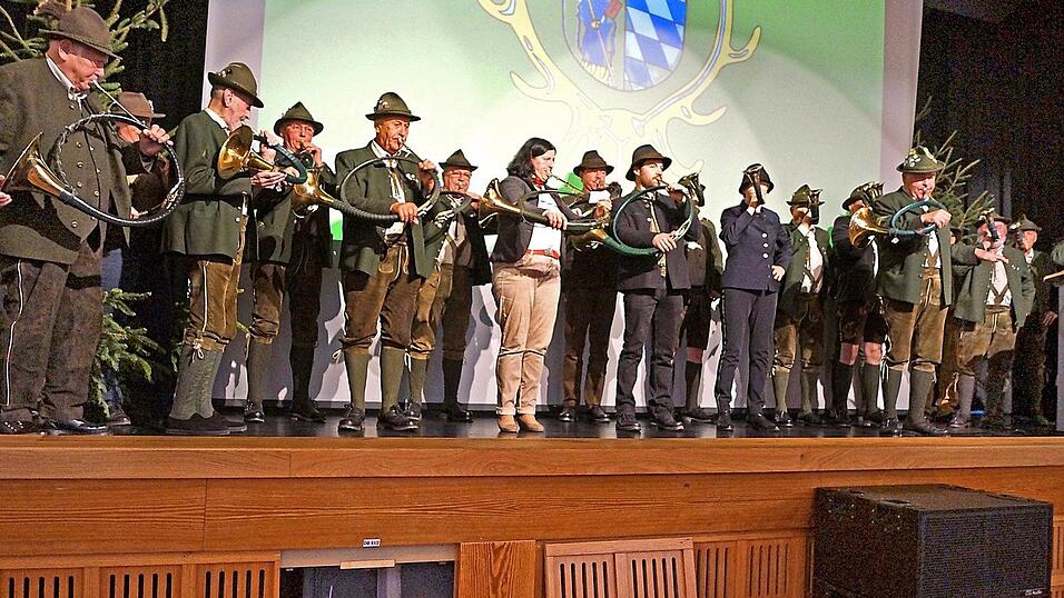 Die Jagdhornbläser gehören zu den jährlichen Hegeschauen mit dazu, wie im April in der Rodinger Stadthalle Oase. Die Jagdhornbläser gehören zu den jährlichen Hegeschauen mit dazu, wie im April in der Rodinger Stadthalle Oase.