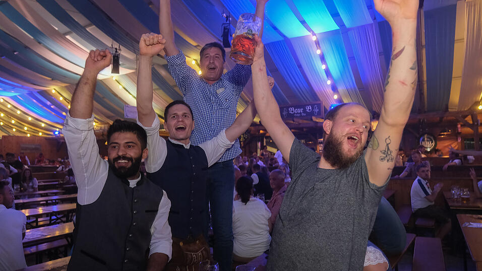 Die Partybilder vom Dienstag, 15. August 2023, aus dem Festzelt Wenisch. Die Partybilder vom Dienstag, 15. August 2023, aus dem Festzelt Wenisch.