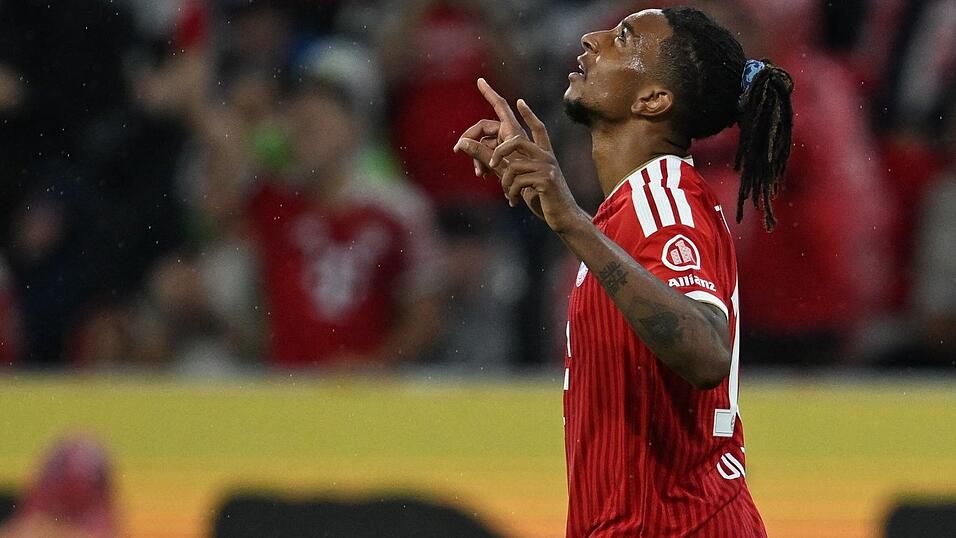 Michael Olise, hier beim Torjubel nach seinem 2:1, präsentierte sich zum Bundesliga-Start gleich wieder in Galaform. Michael Olise, hier beim Torjubel nach seinem 2:1, präsentierte sich zum Bundesliga-Start gleich wieder in Galaform.