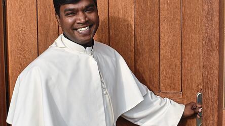 Pater Michael John ist neuer Geistlicher und zugleich Pfarrer des Pfarrverbands Geisenhausen.