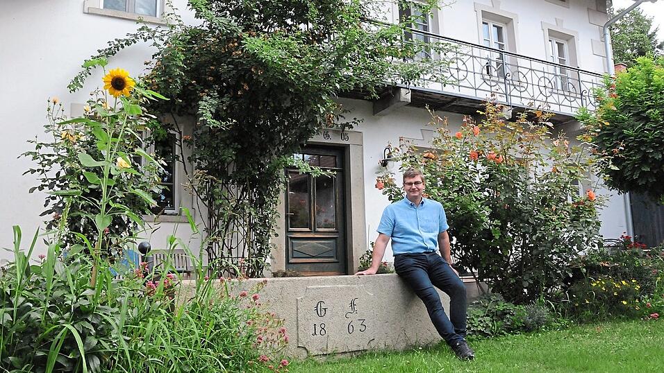 Früher war der Innenhof von Gastingers Anwesen ein Ort zum Arbeiten; mittlerweile darf hier auch entspannt werden. Früher war der Innenhof von Gastingers Anwesen ein Ort zum Arbeiten; mittlerweile darf hier auch entspannt werden.