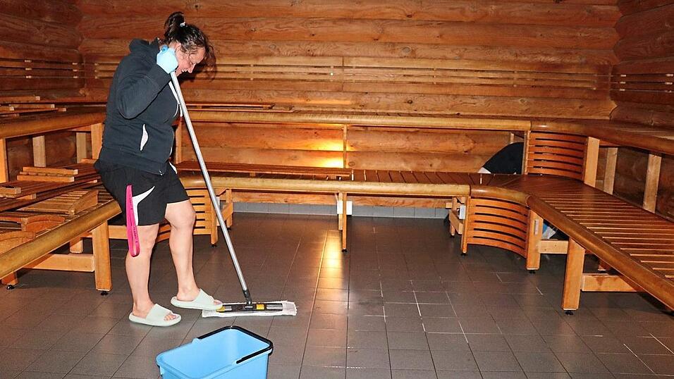 Auch die Sauna wurde gründlich gereinigt. Auch die Sauna wurde gründlich gereinigt.