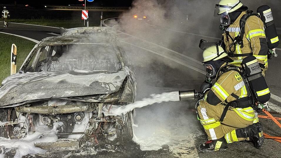 Die Feuerwehr Wallersdorf löschte den Brand.