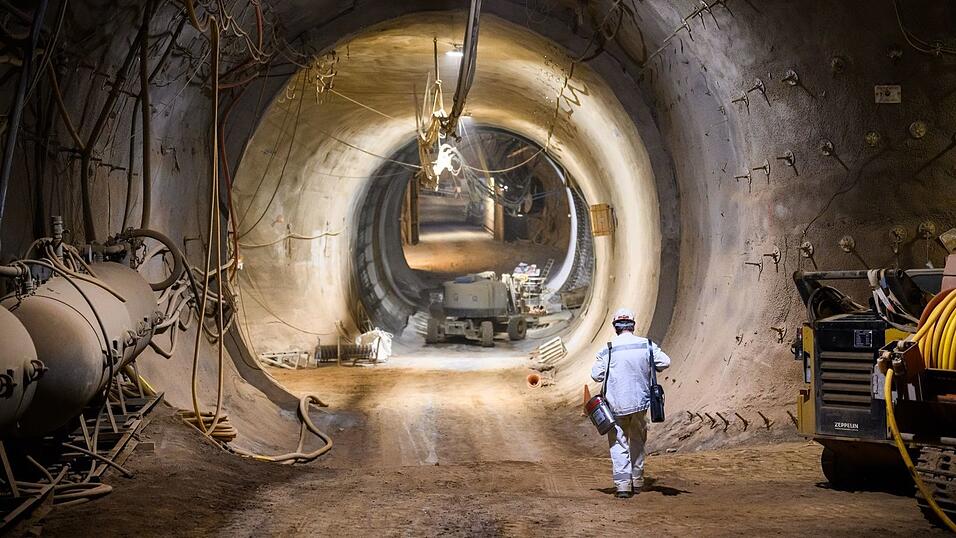 Der Schacht Konrad ist das erste genehmigte Atommüllendlager in Deutschland. Zu Beginn der 2030er Jahre soll die Einlagerung von bis zu 303.000 Kubikmetern schwach- und mittelradioaktiver Abfälle beginnen. (Archivbild) Der Schacht Konrad ist das erste genehmigte Atommüllendlager in Deutschland. Zu Beginn der 2030er Jahre soll die Einlagerung von bis zu 303.000 Kubikmetern schwach- und mittelradioaktiver Abfälle beginnen. (Archivbild)