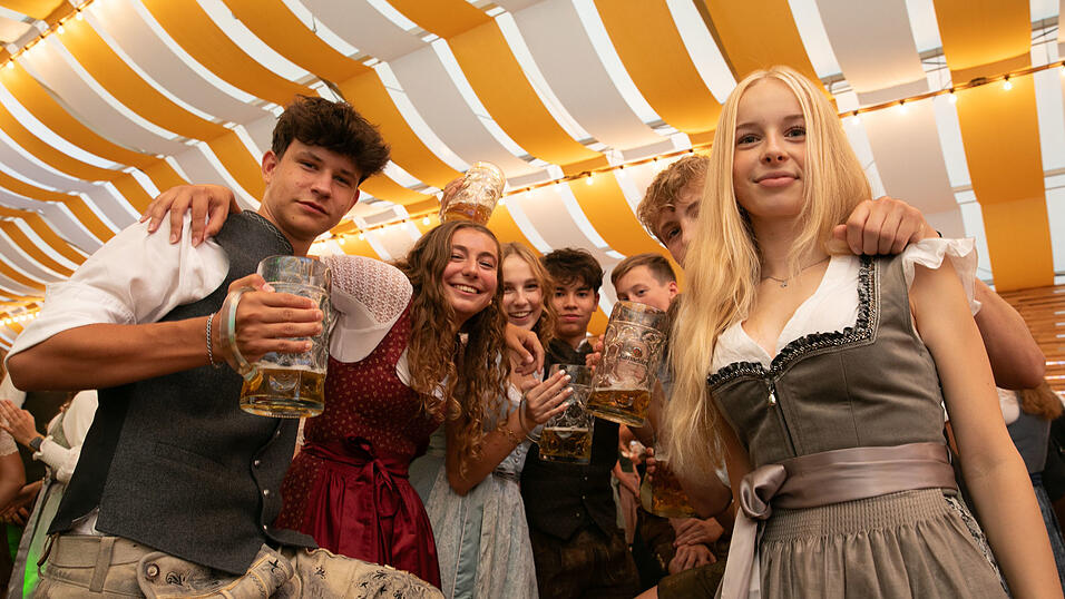 Die Partybilder vom Sonntag, 17. August, aus dem Festzelt Nothaft. Die Partybilder vom Sonntag, 17. August, aus dem Festzelt Nothaft.