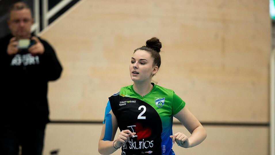Paula Schröer, hier im Trikot der Skurios Volleys Borken, schließt sich NawaRo Straubing an. Paula Schröer, hier im Trikot der Skurios Volleys Borken, schließt sich NawaRo Straubing an.