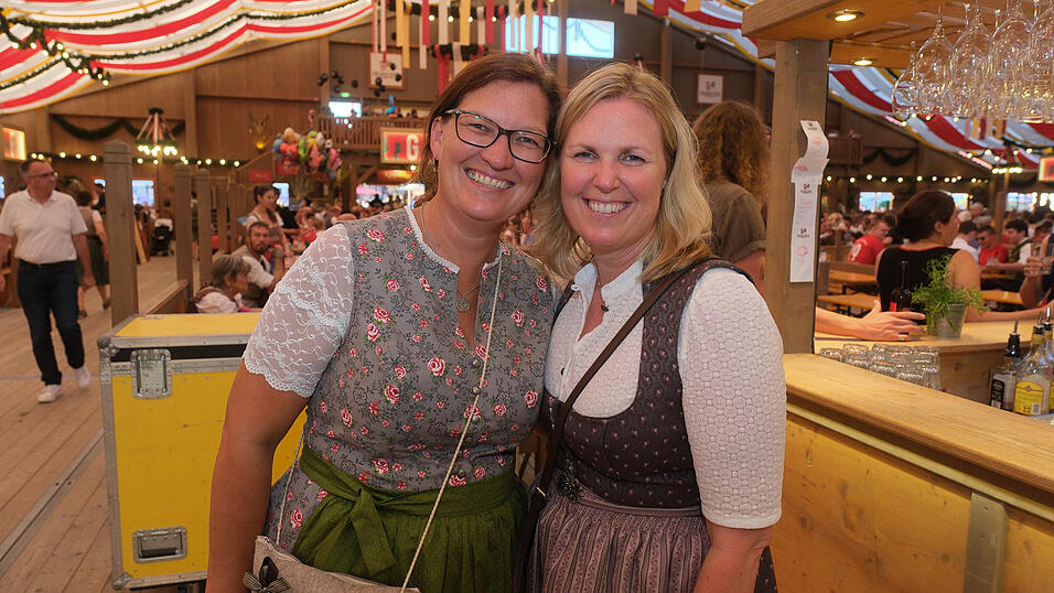 Die Partybilder vom Mittwoch, 16. August 2023, aus dem Festzelt Krönner. Die Partybilder vom Mittwoch, 16. August 2023, aus dem Festzelt Krönner.