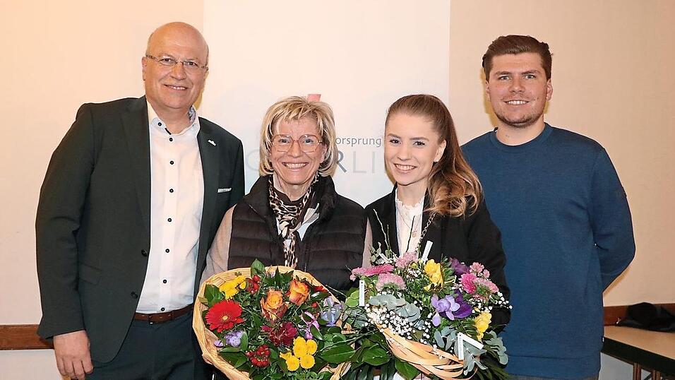 Erleichterung und Freude nach der Wiederwahl: Christian Kiendl mit seiner Familie.