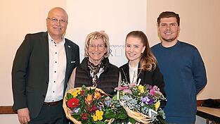 Erleichterung und Freude nach der Wiederwahl: Christian Kiendl mit seiner Familie.