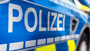 Die Polizei leitet den Verkehr an der Unfallstelle um, doch nicht alle halten sich daran. (Symbolbild) Die Polizei leitet den Verkehr an der Unfallstelle um, doch nicht alle halten sich daran. (Symbolbild)