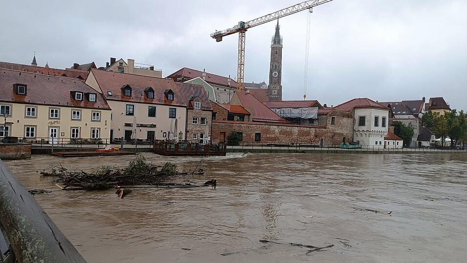 Der Wasserstand der Isar ist hat die Meldestufe 1 &uuml;berschritten.&nbsp;