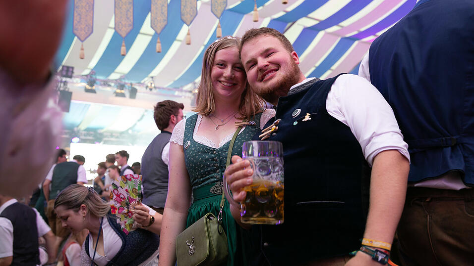 Die Partybilder vom Montag, 11. August, aus dem Festzelt Wenisch. Die Partybilder vom Montag, 11. August, aus dem Festzelt Wenisch.