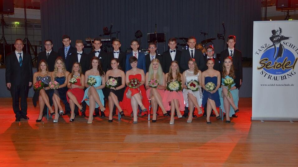 Die Bilder vom Abschlussball der Tanzschule Seidel in der Fraunhofer-Halle am 28. November. Die Bilder vom Abschlussball der Tanzschule Seidel in der Fraunhofer-Halle am 28. November.
