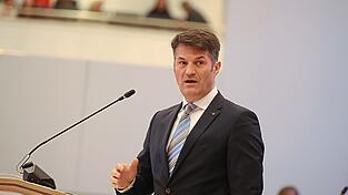 Georg Stephan Barfu&szlig; spricht im Rahmen der Haushaltssitzung des Stadtrats Ende 2024.