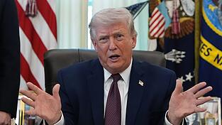 Trump droht mit Angriffen auf iranische Kraftwerke, falls Teheran sich nicht seinen Forderungen beugt. (Archivbild)