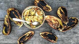 Die wichtigste Zutat für dieses Rezept ist die 'verbrannte' Aubergine aus dem Ofen. Die wichtigste Zutat für dieses Rezept ist die 'verbrannte' Aubergine aus dem Ofen.