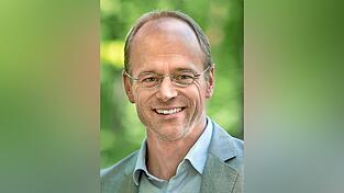 Handy- und Social-Media-Verbote für Kinder und Jugendliche hätten schon längst durchgesetzt werden müssen, sagt Klaus Zierer. Handy- und Social-Media-Verbote für Kinder und Jugendliche hätten schon längst durchgesetzt werden müssen, sagt Klaus Zierer.