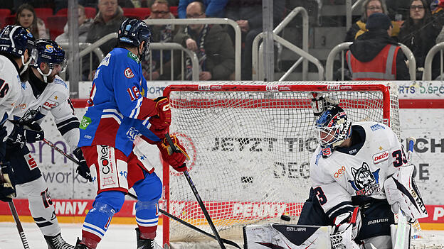 Michael Clarke und die DEG besiegten Kassel mit 4:2.