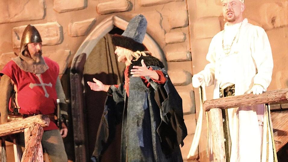 Eindr&uuml;cke von der Gruppe 'blau', die am Freitagabend die Drachenstich-Premiere gespielt hat.