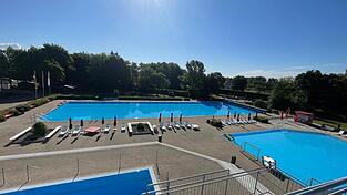 Ruhe vor dem Ansturm: An heißen Tagen ist das Freibad gut frequentiert.