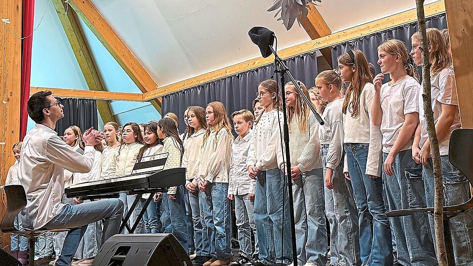 Im Unterstufenchor sollen die S&auml;nger laut Fachleitung Freude am Musikunterricht erfahren.