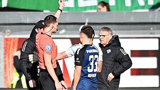 Paderborn Torwart Manuel Riemann sah die Rote Karte.