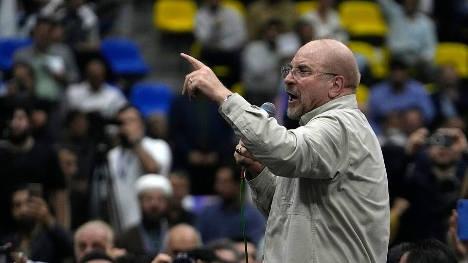 Irans Parlamentspräsident Ghalibaf reagiert gelassen auf die neuen US-Maßnahmen. (Archivbild) Irans Parlamentspräsident Ghalibaf reagiert gelassen auf die neuen US-Maßnahmen. (Archivbild)