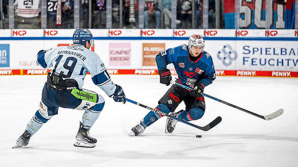 Nicht mehr gegen- sondern miteinander: Danjo Leonhardt (rechts) spielt k&uuml;nftig f&uuml;r Straubing.