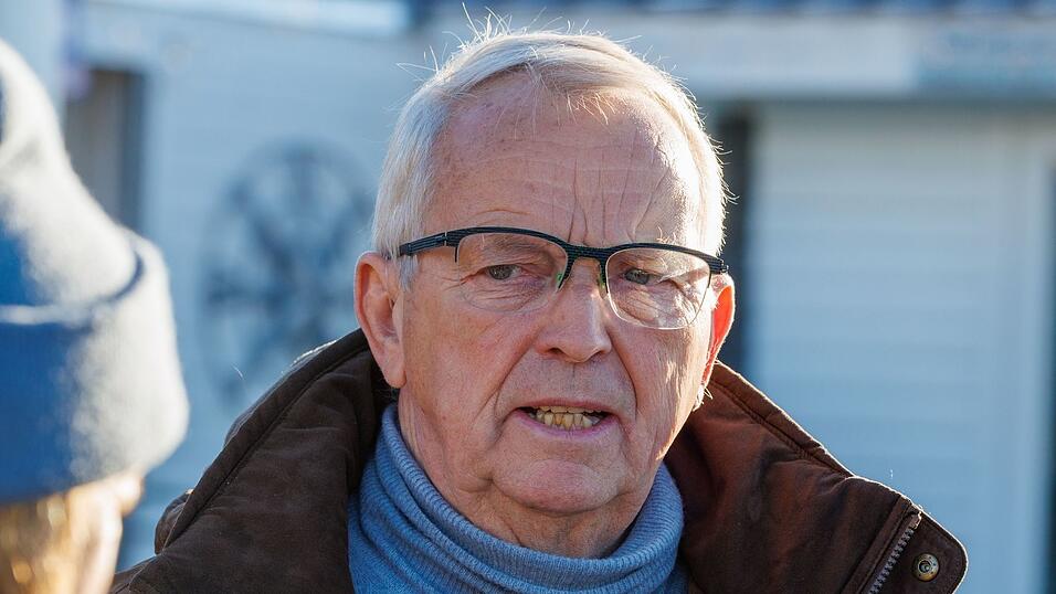 Mecklenburg-Vorpommerns Umweltminister Till Backhaus (SPD) hat für seinen Umgang mit dem Fall des Buckelwals Kritik auf sich gezogen - aus unterschiedlichen Richtungen. (Archivbild) Mecklenburg-Vorpommerns Umweltminister Till Backhaus (SPD) hat für seinen Umgang mit dem Fall des Buckelwals Kritik auf sich gezogen - aus unterschiedlichen Richtungen. (Archivbild)