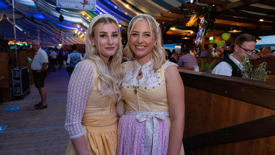 Die Partybilder vom Donnerstag, 17. August 2023, aus dem Festzelt Wenisch. Die Partybilder vom Donnerstag, 17. August 2023, aus dem Festzelt Wenisch.