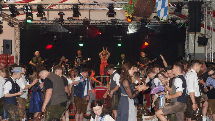 Die Partybilder vom Freitag, 8. August, aus dem Festzelt Lechner. Die Partybilder vom Freitag, 8. August, aus dem Festzelt Lechner.