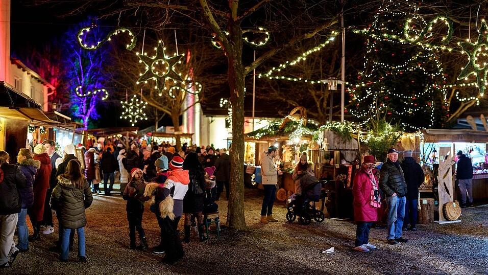 Festlich geschm&uuml;ckt und beleuchtet pr&auml;sentierte sich der Innenhof der Alten Ziegelei.
