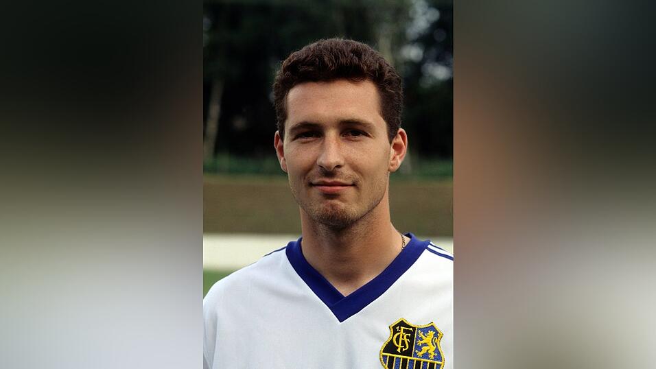 Stephan Beckenbauer kam für den 1. FC Saarbrücken auf 12 Einsätze im Fußball-Oberhaus. 2015 starb er nach langer Krankheit an einem Hirntumor. Stephan Beckenbauer kam für den 1. FC Saarbrücken auf 12 Einsätze im Fußball-Oberhaus. 2015 starb er nach langer Krankheit an einem Hirntumor.