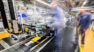 Bei unentschuldigtem Fehlen droht auch bei VW die Kündigung. (Archivbild)