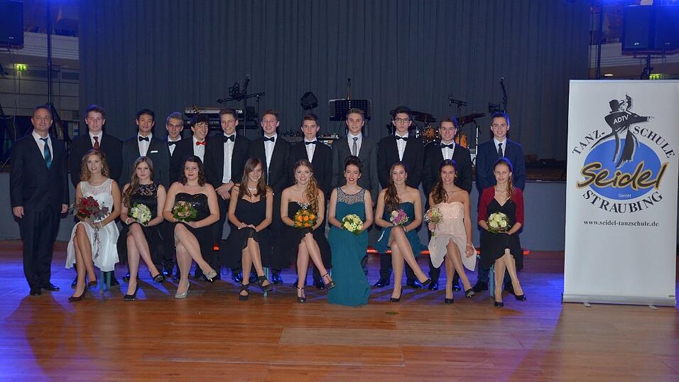 Die Bilder vom Abschlussball der Tanzschule Seidel in der Fraunhofer-Halle am 28. November. Die Bilder vom Abschlussball der Tanzschule Seidel in der Fraunhofer-Halle am 28. November.