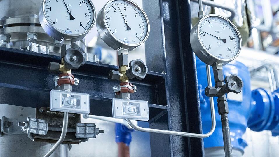 In einem Heizkraftwerk in Schöneweide steht eine Flusswasser-Großwärmepumpe. Auch die Donau könnte laut Regensburger Stadtverwaltung bei der Wärmeversorgung helfen - theoretisch. In einem Heizkraftwerk in Schöneweide steht eine Flusswasser-Großwärmepumpe. Auch die Donau könnte laut Regensburger Stadtverwaltung bei der Wärmeversorgung helfen - theoretisch.