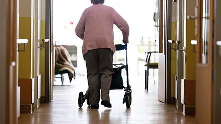K&auml;me die Pflegereform so wie angek&uuml;ndigt, w&uuml;rden die H&uuml;rden f&uuml;r Leistungsbez&uuml;ge erh&ouml;ht, insbesondere bei den niedrigen Pflegegraden. (Symbolfoto)