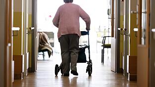 Käme die Pflegereform so wie angekündigt, würden die Hürden für Leistungsbezüge erhöht, insbesondere bei den niedrigen Pflegegraden. (Symbolfoto) Käme die Pflegereform so wie angekündigt, würden die Hürden für Leistungsbezüge erhöht, insbesondere bei den niedrigen Pflegegraden. (Symbolfoto)