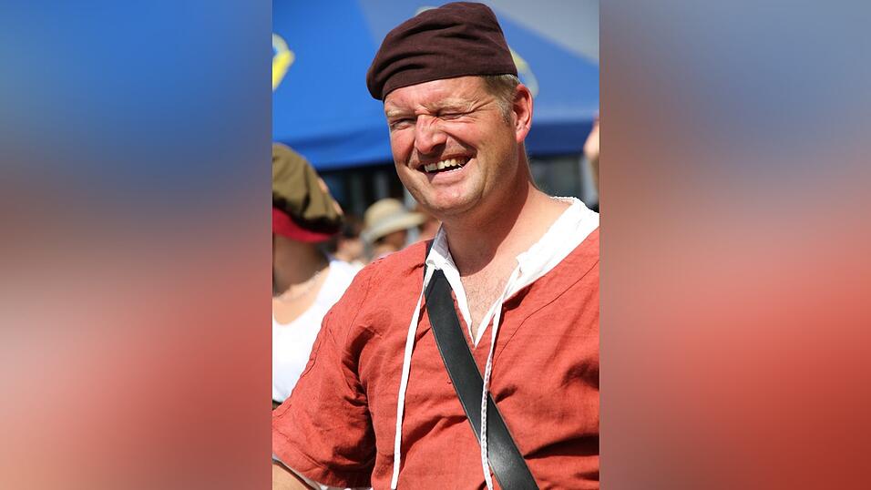 Die schönsten Augenblicke des historischen Drachenstich-Festzuges 2016. Die schönsten Augenblicke des historischen Drachenstich-Festzuges 2016.