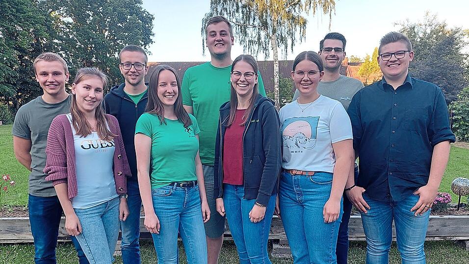 Der Vorstand der KLJB: Sebastian Hamann (v.l.), Stefanie Zeller, Florian Hamann, Franziska Bachmeier, Christoph Reisinger, Antonia Sigl, Julia Wallner, Daniel Hackl und Kilian Schöffel. Der Vorstand der KLJB: Sebastian Hamann (v.l.), Stefanie Zeller, Florian Hamann, Franziska Bachmeier, Christoph Reisinger, Antonia Sigl, Julia Wallner, Daniel Hackl und Kilian Schöffel.